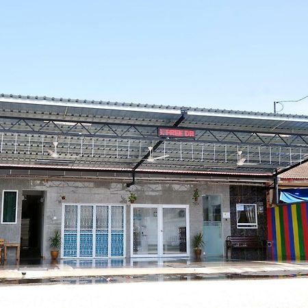 Teruntum 96 Guest House Куантан Экстерьер фото